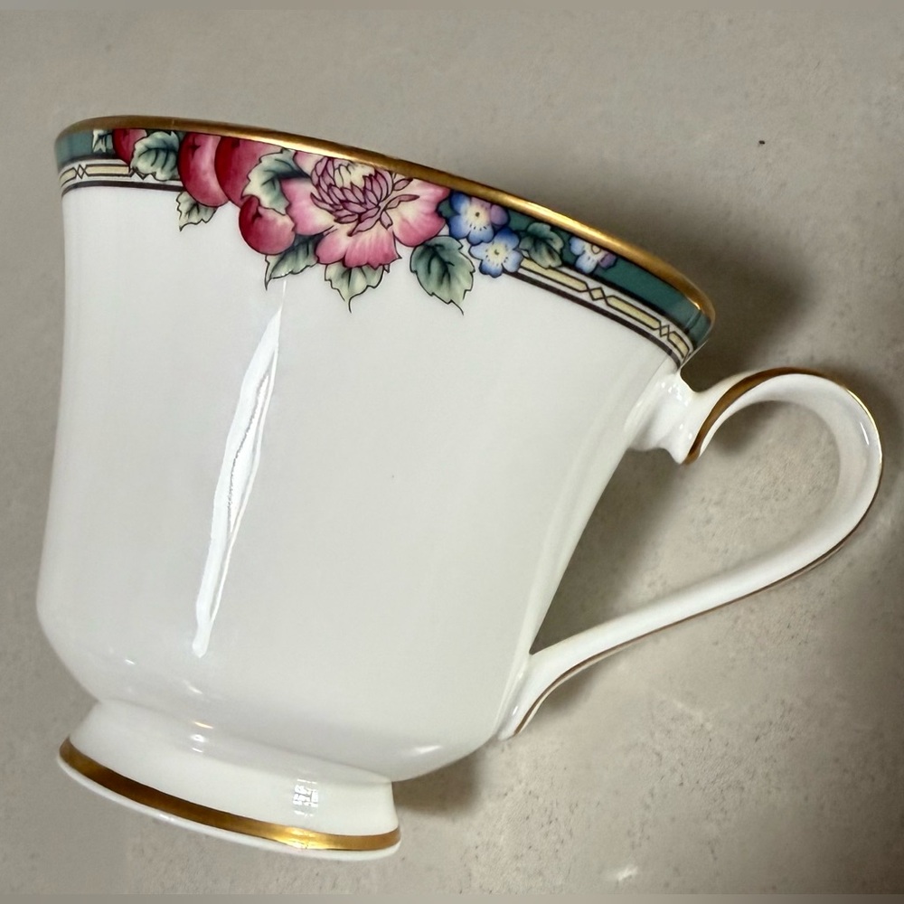 Royal Doulton England Teacup  ‘Orchard Hill’ Discontinued Pattern #H5233